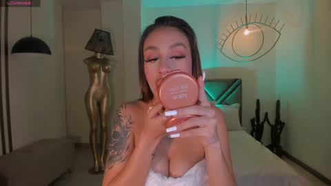 Snapshot of dannacruz_ chatting on 12-17-24, 06:53 Danna Cruz online show from 12-17-24, 06:53