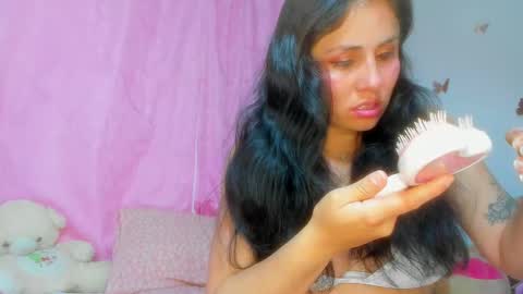 Danna Sofia jeins online show from 10-14-25, 09:10