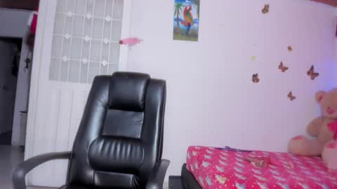 Danna Sofia jeins online show from 01-10-26, 01:02