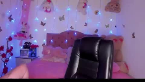 Danna Sofia jeins online show from 04-26-26, 02:26