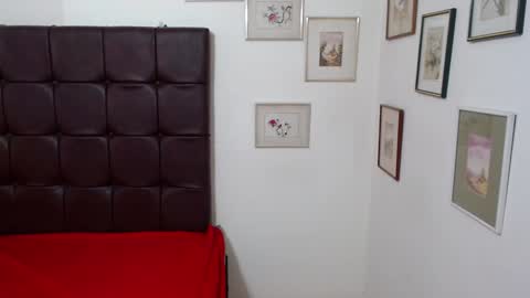 Snapshot of dannazuluaga chatting on 02-06-25, 05:51 Danna online show from 02-06-25, 05:51