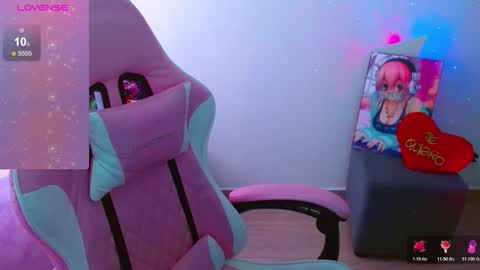 Snapshot of dannie_sofie chatting on 02-14-26, 09:44 Maddisoon online show from 02-14-26, 09:44