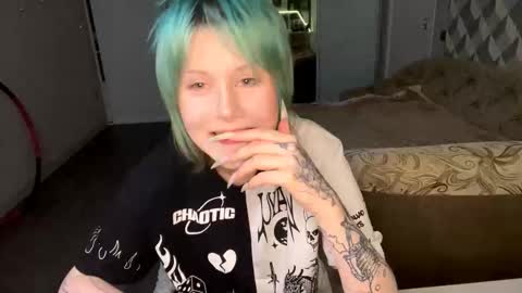 Snapshot of danniesaysongkham chatting on 03-12-26, 06:03 Luna Airi online show from 03-12-26, 06:03