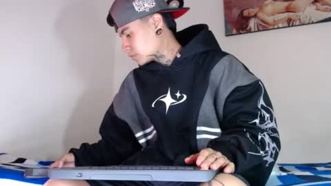 Snapshot of dannteftm chatting on 12-25-24, 03:17 DANNTE online show from 12-25-24, 03:17