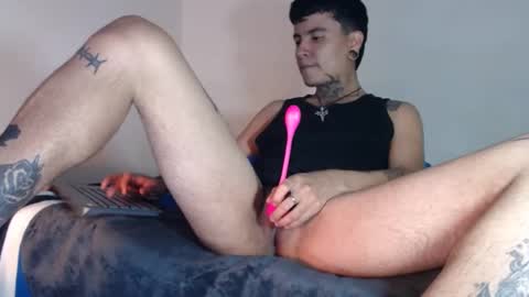 Snapshot of dannteftm chatting on 12-28-24, 02:43 DANNTE online show from 12-28-24, 02:43