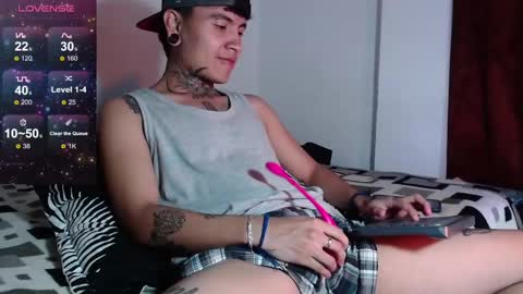 Snapshot of dannteftm chatting on 03-05-25, 01:42 DANNTE online show from 03-05-25, 01:42