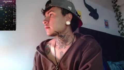 Snapshot of dannteftm chatting on 11-10-25, 01:37 DANNTE online show from 11-10-25, 01:37