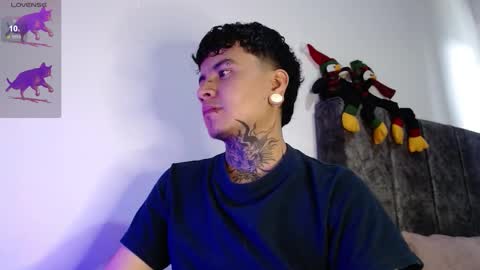 Snapshot of dannteftm chatting on 12-18-25, 05:19 DANNTE online show from 12-18-25, 05:19