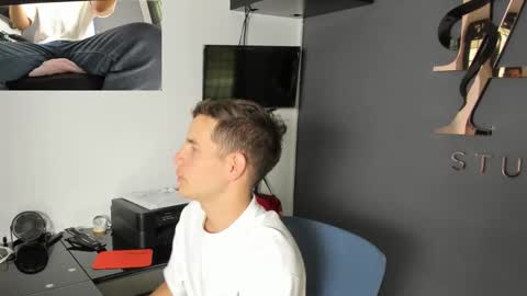 Snapshot of danny_and_lara chatting on 09-25-25, 07:17 danny_and_lara online show from 09-25-25, 07:17