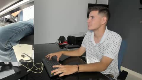 Snapshot of danny_and_lara chatting on 10-04-25, 02:48 danny_and_lara online show from 10-04-25, 02:48