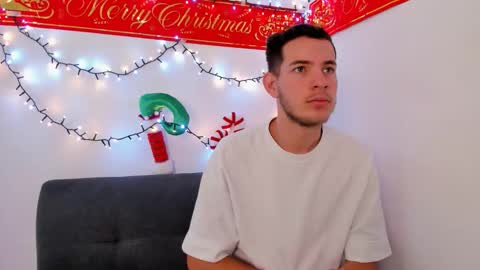 Snapshot of danny_and_lara chatting on 11-13-25, 01:32 danny_and_lara online show from 11-13-25, 01:32