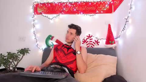 Snapshot of danny_and_lara chatting on 11-21-25, 12:59 danny_and_lara online show from 11-21-25, 12:59