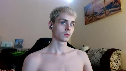 Snapshot of danny_fox888 chatting on 10-27-25, 04:44 Daniel online show from 10-27-25, 04:44