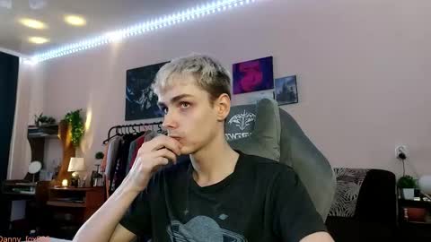 Snapshot of danny_fox888 chatting on 11-22-25, 04:22 Daniel online show from 11-22-25, 04:22