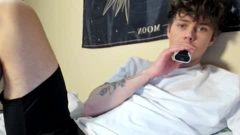 Snapshot of danny_love01 chatting on 12-17-24, 03:49 danny online show from 12-17-24, 03:49