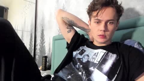 Snapshot of danny_love01 chatting on 12-25-24, 12:37 danny online show from 12-25-24, 12:37