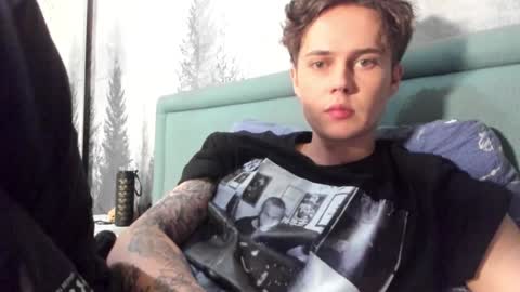 Snapshot of danny_love01 chatting on 12-25-24, 04:00 danny online show from 12-25-24, 04:00