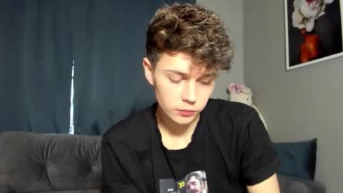 Snapshot of danny_love01 chatting on 02-21-25, 01:22 danny online show from 02-21-25, 01:22