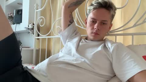 Snapshot of danny_love01 chatting on 09-08-25, 03:44 danny online show from 09-08-25, 03:44