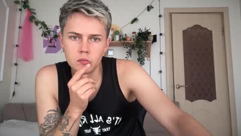 Snapshot of danny_love01 chatting on 09-12-25, 10:59 danny online show from 09-12-25, 10:59