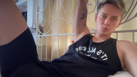 Snapshot of danny_love01 chatting on 09-14-25, 10:25 danny online show from 09-14-25, 10:25