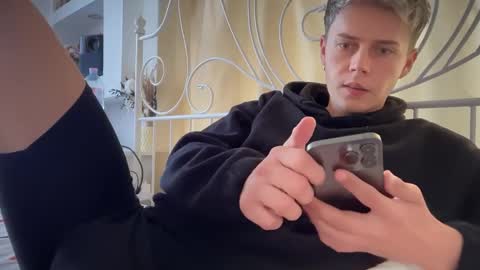 Snapshot of danny_love01 chatting on 09-19-25, 10:05 danny online show from 09-19-25, 10:05