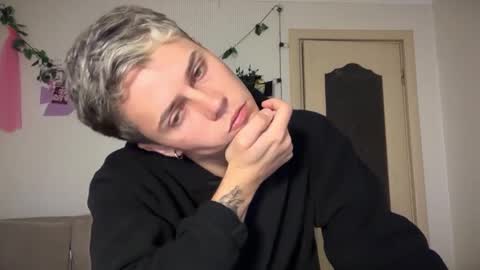 Snapshot of danny_love01 chatting on 09-20-25, 11:22 danny online show from 09-20-25, 11:22