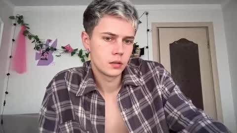 Snapshot of danny_love01 chatting on 09-21-25, 12:18 danny online show from 09-21-25, 12:18