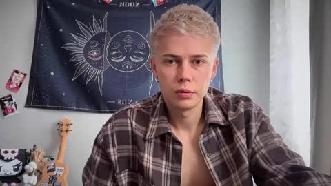 Snapshot of danny_love01 chatting on 09-28-25, 09:58 danny online show from 09-28-25, 09:58