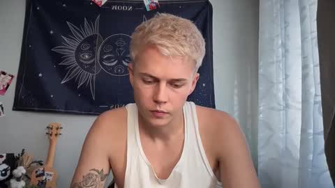 Snapshot of danny_love01 chatting on 10-01-25, 01:28 danny online show from 10-01-25, 01:28