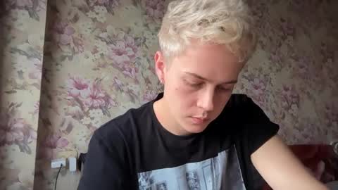 Snapshot of danny_love01 chatting on 10-09-25, 12:58 danny online show from 10-09-25, 12:58