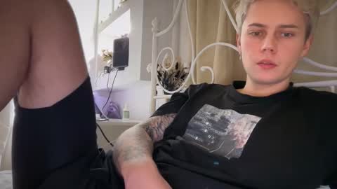 Snapshot of danny_love01 chatting on 11-16-25, 01:28 danny online show from 11-16-25, 01:28