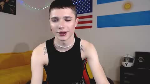 Snapshot of danny_noir chatting on 10-20-25, 10:05 Danny online show from 10-20-25, 10:05