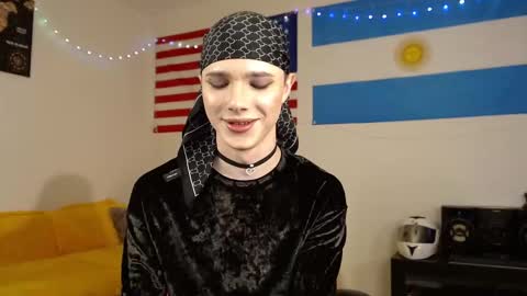 Snapshot of danny_noir chatting on 10-23-25, 10:14 Danny online show from 10-23-25, 10:14