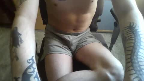 Snapshot of dannylbnz chatting on 11-20-25, 02:39 Danny L. online show from 11-20-25, 02:39