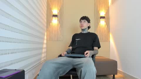 Snapshot of dante_armstrong chatting on 11-17-25, 03:45 dante_armstrong online show from 11-17-25, 03:45