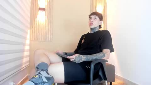 Snapshot of dante_armstrong chatting on 11-29-25, 04:04 dante_armstrong online show from 11-29-25, 04:04