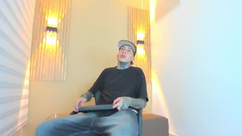 Snapshot of dante_armstrong chatting on 12-15-25, 03:55 dante_armstrong online show from 12-15-25, 03:55