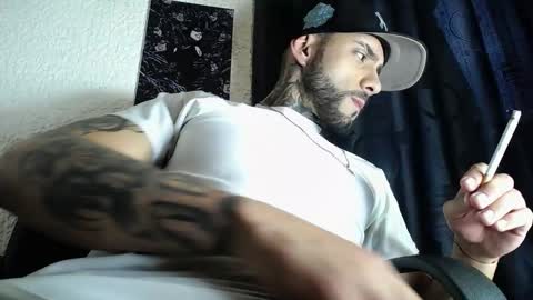 Snapshot of dante_d_angelo_ chatting on 10-28-25, 10:23 dante_d_angelo_ online show from 10-28-25, 10:23