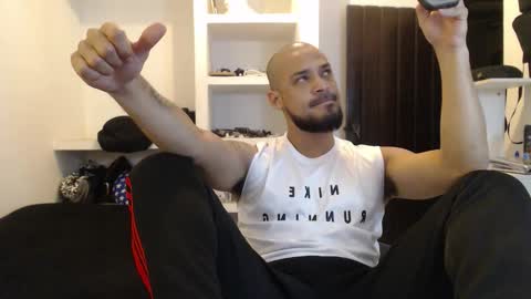 Snapshot of dante_hell1 chatting on 02-04-26, 01:33 Dante Hell online show from 02-04-26, 01:33