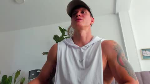 Snapshot of dantecummingss chatting on 12-17-25, 05:41 Dante online show from 12-17-25, 05:41