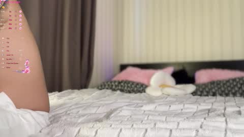 Snapshot of danteetbeatrix chatting on 10-17-25, 01:03 DanteetBeatrix online show from 10-17-25, 01:03