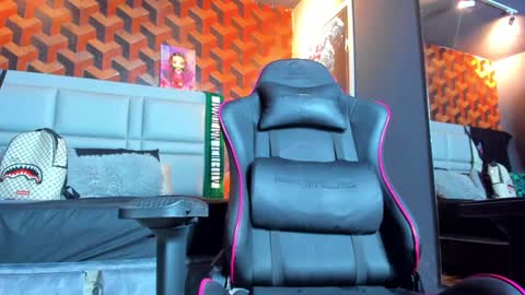 Snapshot of dany_dryy chatting on 01-26-25, 07:21 Dany online show from 01-26-25, 07:21