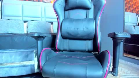 Snapshot of dany_dryy chatting on 02-16-25, 12:30 Dany online show from 02-16-25, 12:30