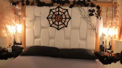 daphne_and_roger online show from 10-27-25, 11:14