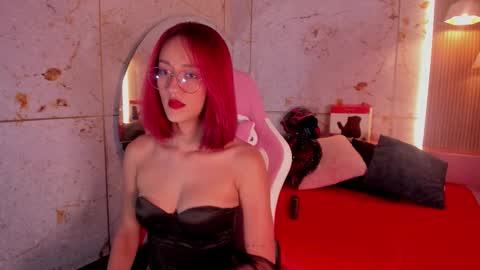 Daphne online show from 10-07-25, 03:14