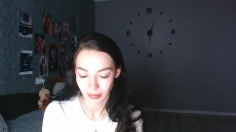 Snapshot of daphne_darkthorn chatting on 10-21-25, 02:56 Daphne Darkthorn online show from 10-21-25, 02:56