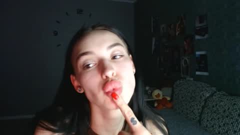 Snapshot of daphne_darkthorn chatting on 10-26-25, 12:05 Daphne Darkthorn online show from 10-26-25, 12:05