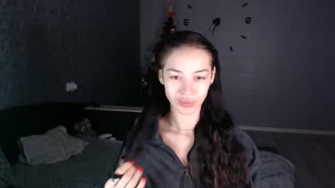 Daphne Darkthorn online show from 12-17-25, 04:18