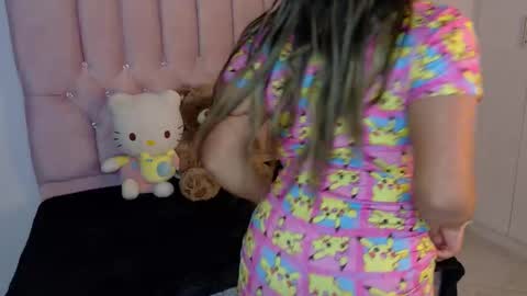 daphne_little online show from 10-23-25, 05:07